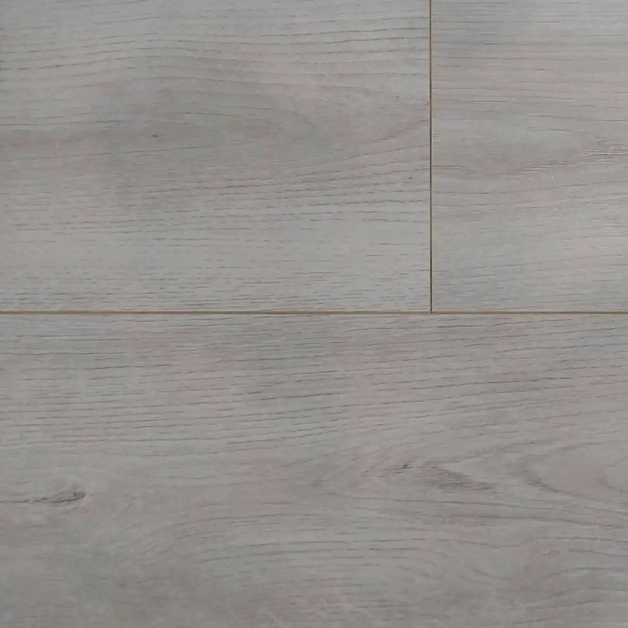 Piso flotante 8 milímetros alto trafico color concrete biselado