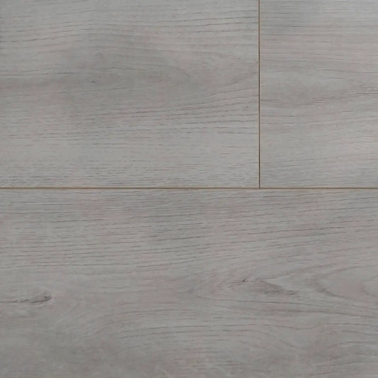 Piso flotante 8 milímetros alto trafico color concrete biselado